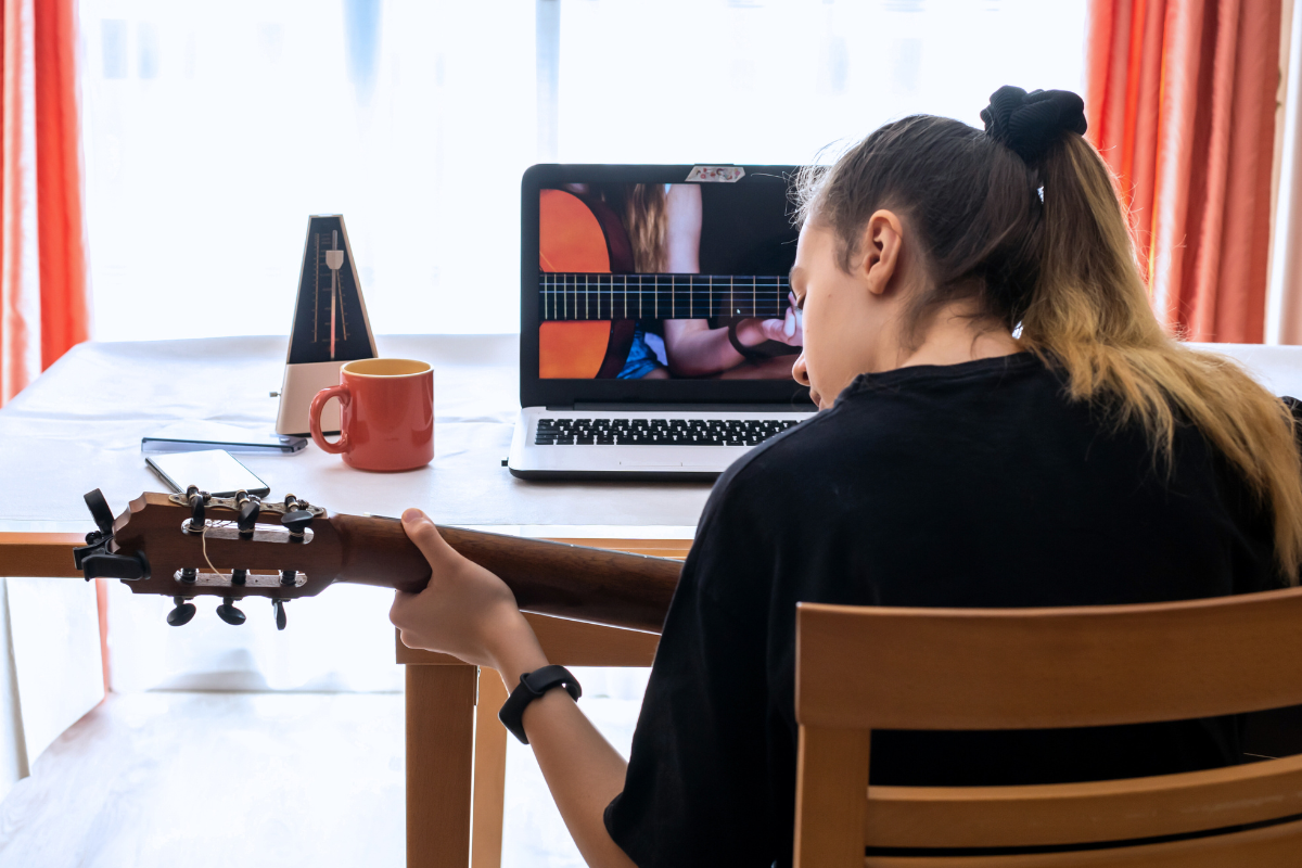 música para iniciantes com aulas de violão online